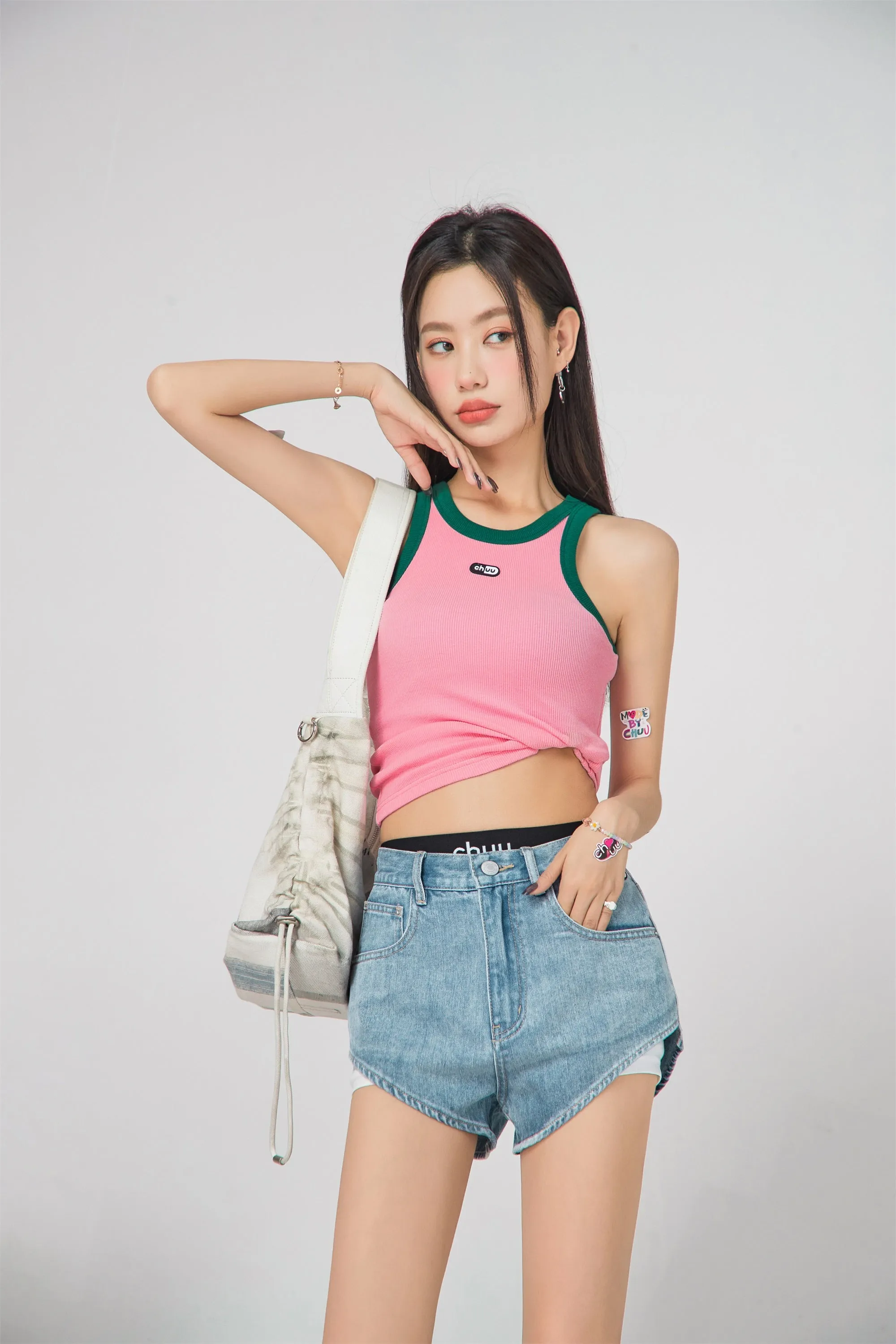 Color Matching Simple Logo Sleeveless Top