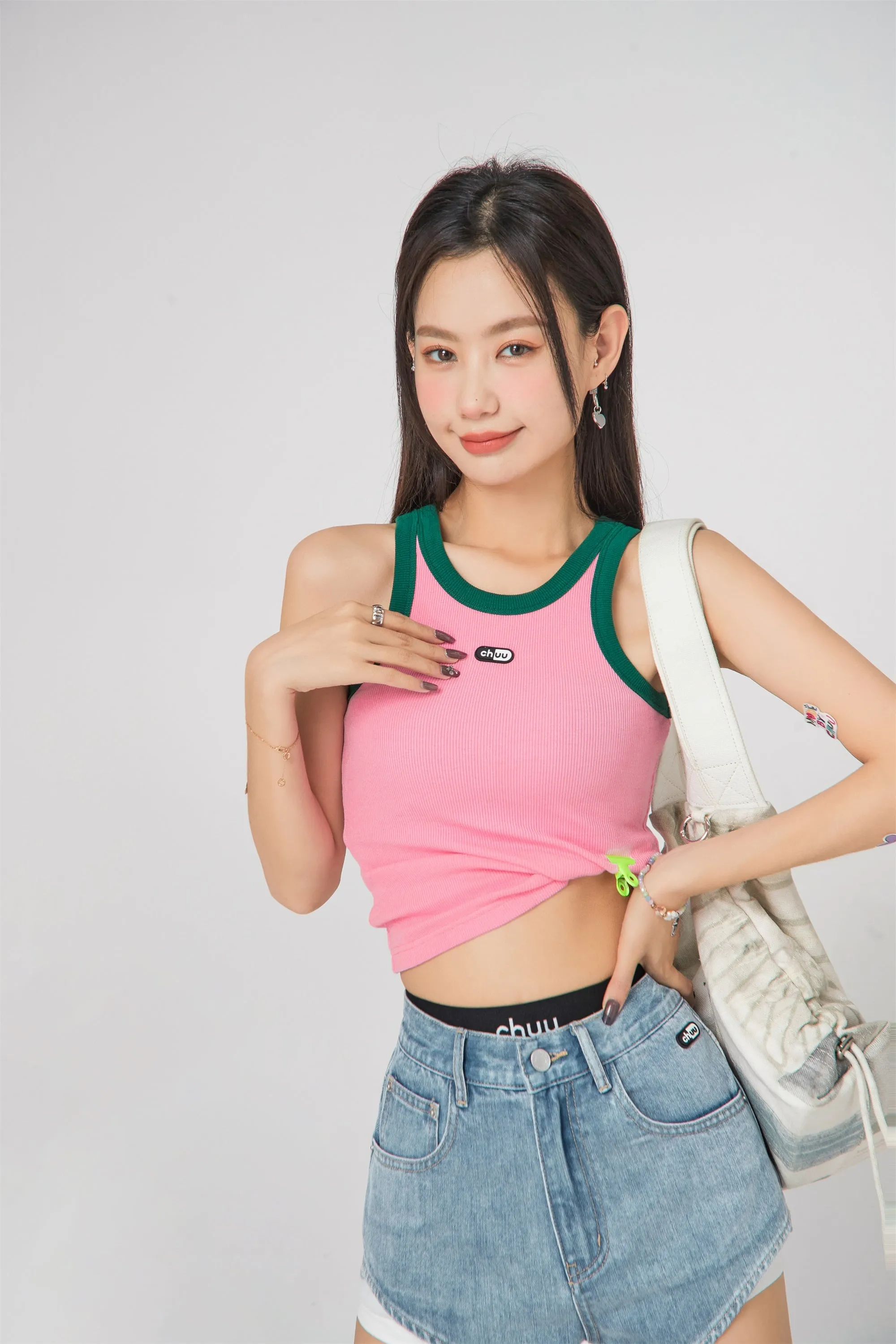 Color Matching Simple Logo Sleeveless Top