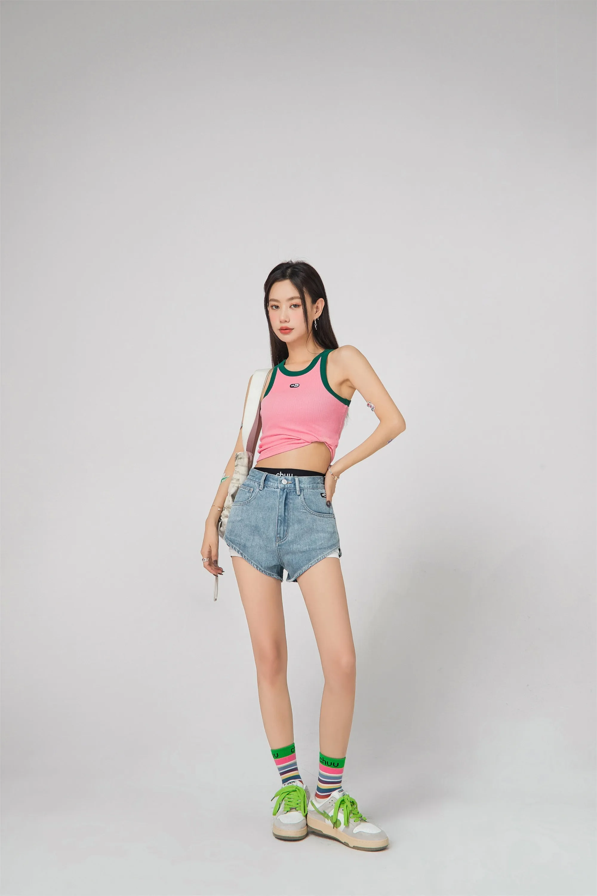 Color Matching Simple Logo Sleeveless Top