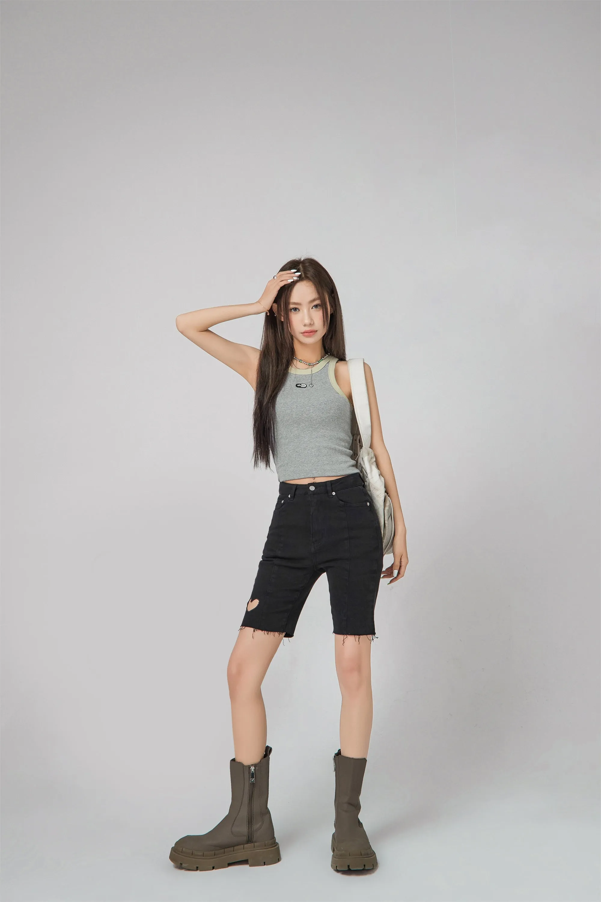 Color Matching Simple Logo Sleeveless Top