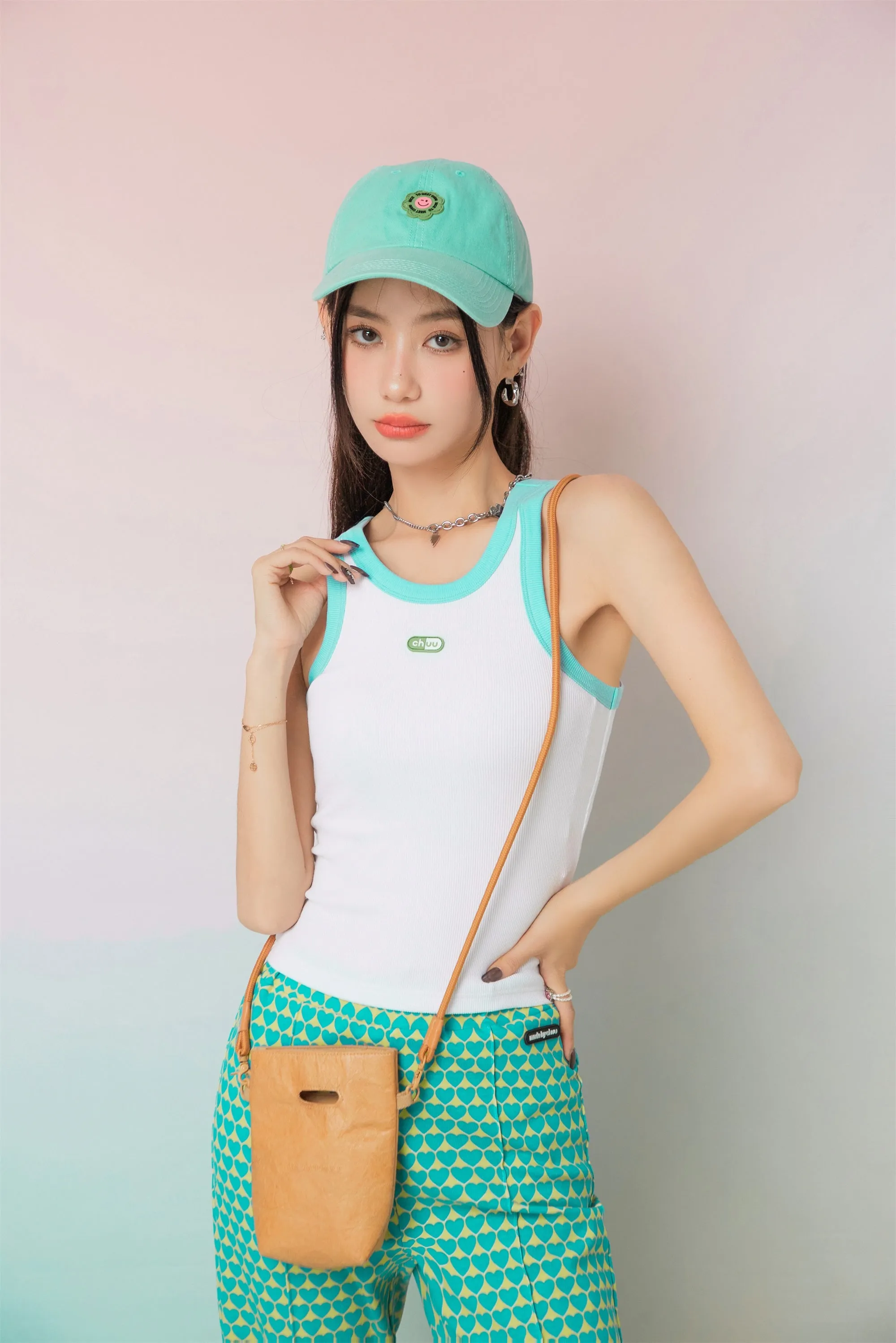 Color Matching Simple Logo Sleeveless Top